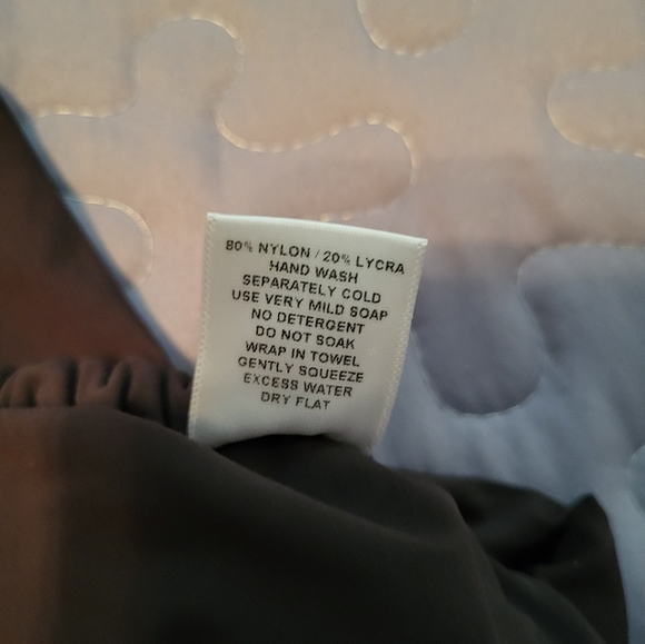 Tara Grinna Black Halter Top Bikini w/Removable Pads, Top Size D, Bottoms Sz. 10 - Picture 7 of 8